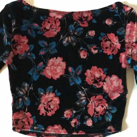 UO Kimchi Blue Velvet Velour Floral Crop Top black - Picture 9 of 10